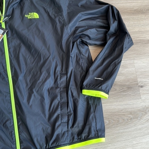 The north face Men’s Novelty Cyclone Wind Hoodie size 2x - Picture 3 of 6